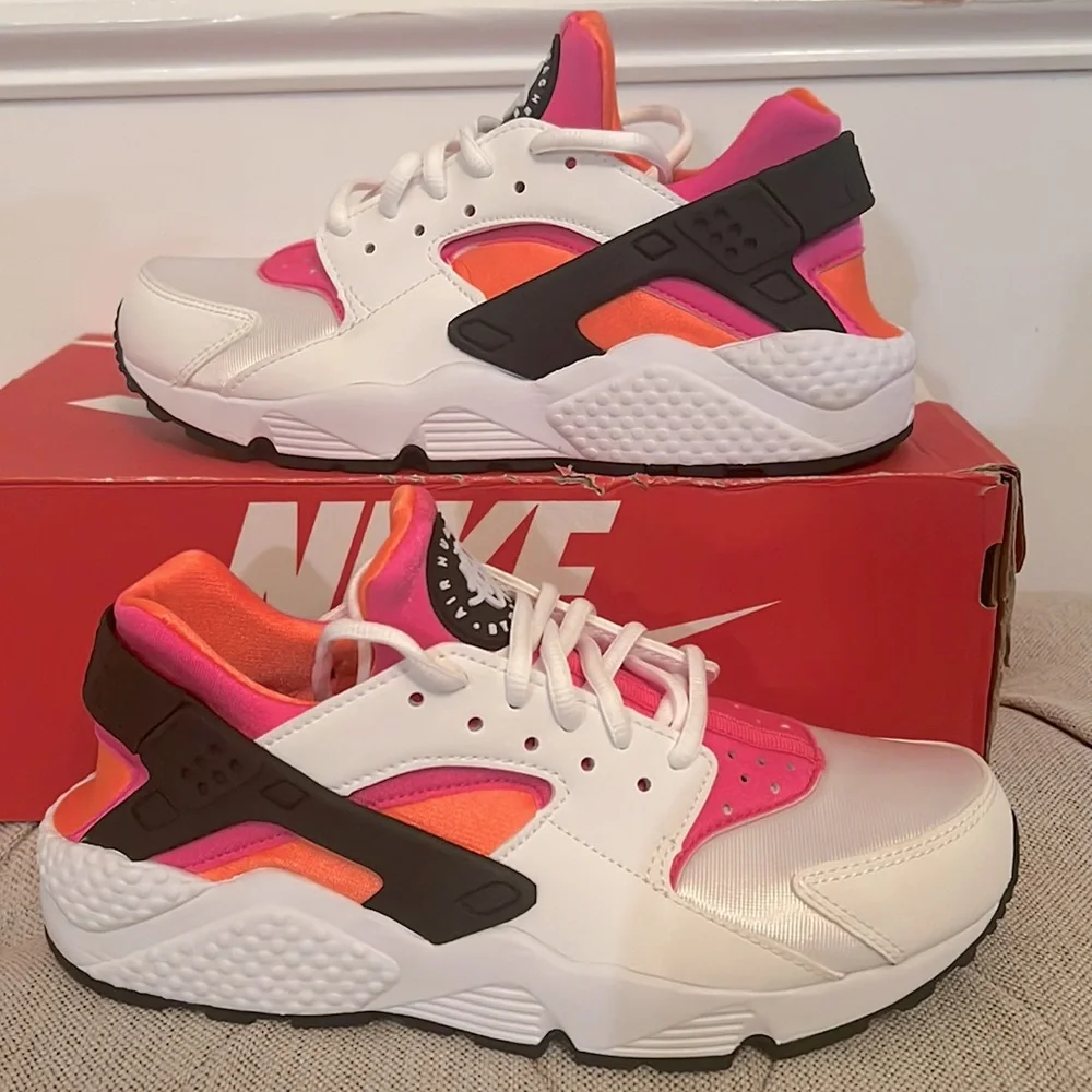 Size 7.5 Women’s Nike Air Huarache Run “White Neon Orange Pink and Black” - Picture 1 of 6